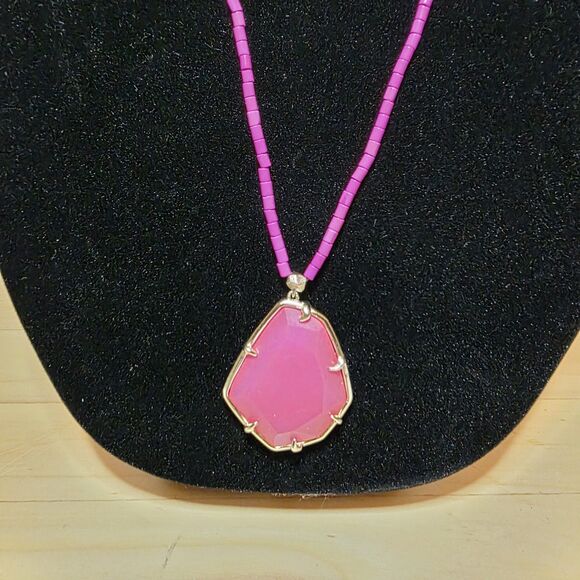 Kendra Scott Pink Unbanded Agate Beatrix Long Pendant Necklace 32 Inches Long - Picture 4 of 11
